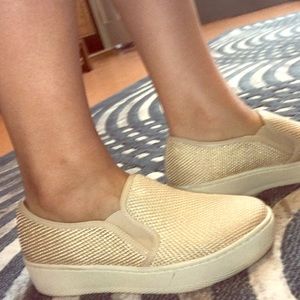 JSlides perfect summer shoe☀️ 👗 👖👙🕶❣️